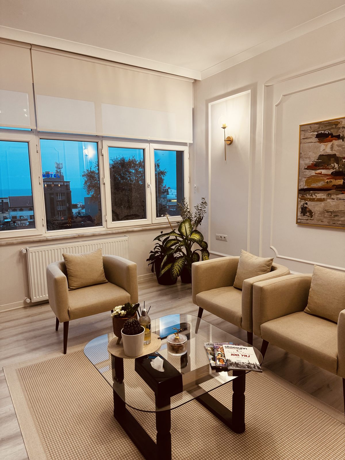 Trabzon’daki danışmanlık merkezinin aydınlık görüşme alanı